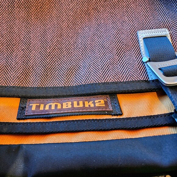 SALE! TIMBUk2 Classic Messenger/LaptopBag - Picture 2 of 10